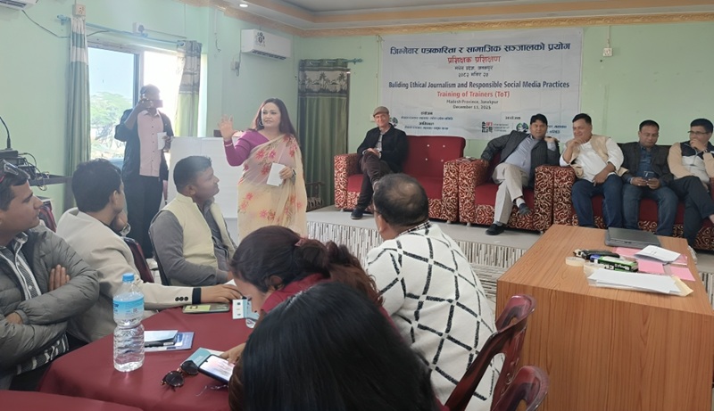 सामाजिक सञ्जालमा बढ्दो मिथ्या सूचना रोक्न तथा पत्रकारलाई पेशाप्रति थप जिम्मेवार बनाउन नेपाल पत्रकार महासंघको जनकपुरमा प्रशिक्षक प्रशिक्षण तालिम 