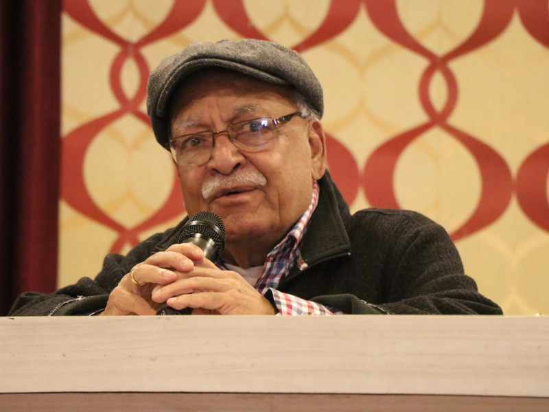  लोकतन्त्र सुदृढीकरणः नागरिक सरोकार, सहभागिता र जावफदेहिता विषयमा महासंघका राष्ट्रिय कार्यशाला गोष्ठीलाई सम्बोधन गर्दै कार्यक्रमका प्रमुख अतिथि एवं महासंघको पूर्वसभापति किशोर नेपाल । 