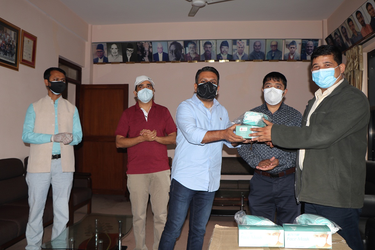 अग्रभागमा खटिएर काम गर्ने पत्रकारहरुका लागि दश हजार थान मास्क नेपाल पत्रकार महासंघलाई उपलब्ध
