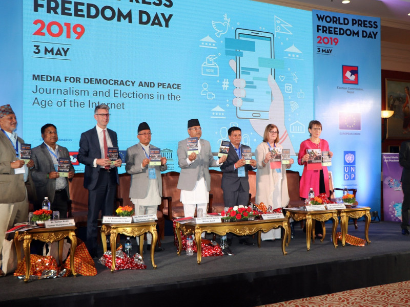 विश्व प्रेस स्वतन्त्रता दिवस (मे ३) का अवसरमा काठमाडौंमा ‘लोकतन्त्र र शान्तिका लागि सञ्चार : इन्टरनेटको युगमा पत्रकारिता र निर्वाचन’ विषयक कार्यक्रम सम्पन्न